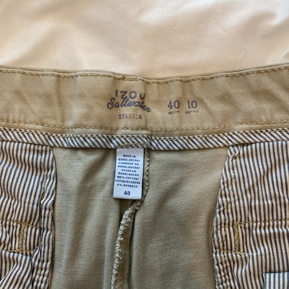 IZOD khaki shorts size W40 - Picture 3 of 4